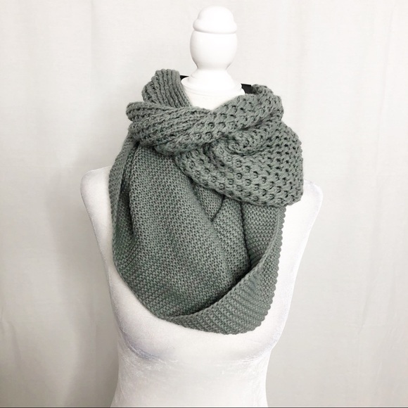 NEW Modena Loop Scarf, Gray - Picture 1 of 4